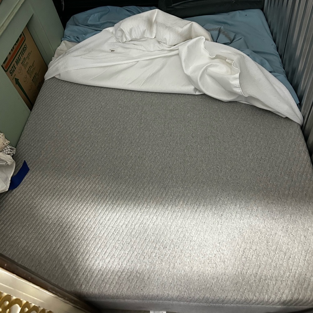 New Casper Mattress  used w/ mattress protector <1 month. Moving & need to sell.